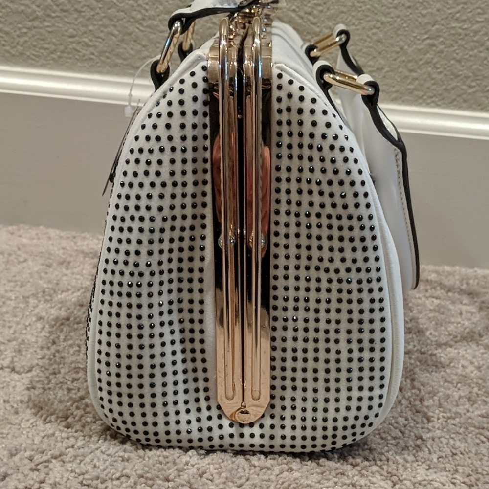 New... Beautiful Handbag - Picture 4 of 8